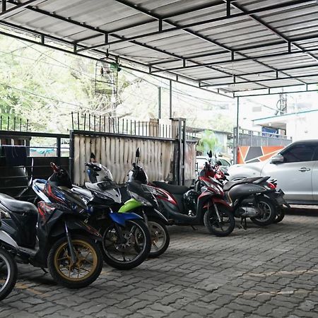 Cosmo Tanjung Duren Mitra Reddoorz Jakarta Exterior foto
