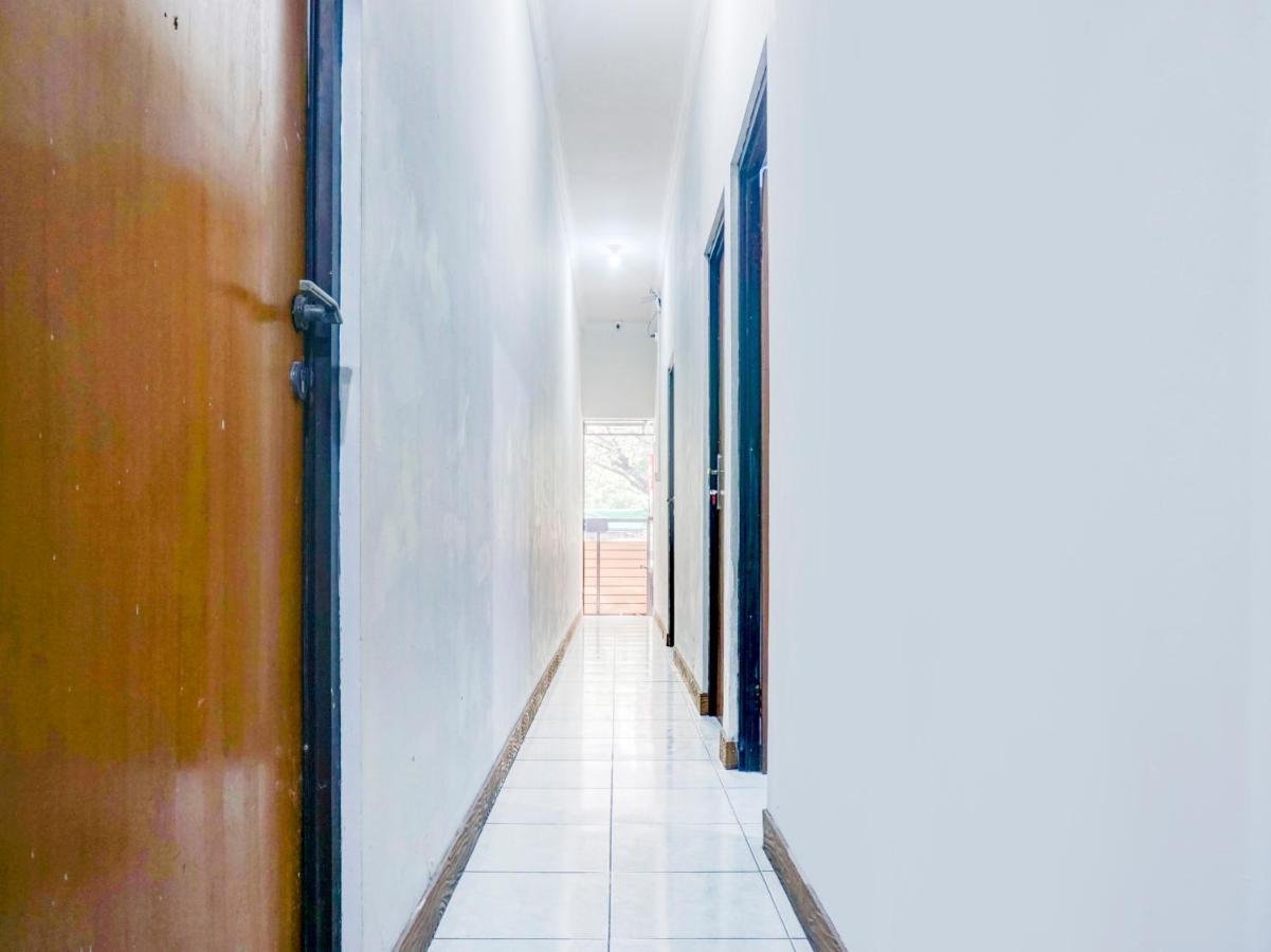 Cosmo Tanjung Duren Mitra Reddoorz Jakarta Exterior foto