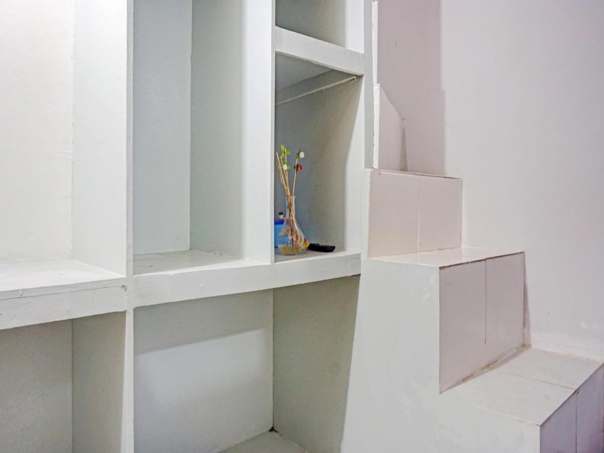 Cosmo Tanjung Duren Mitra Reddoorz Jakarta Exterior foto