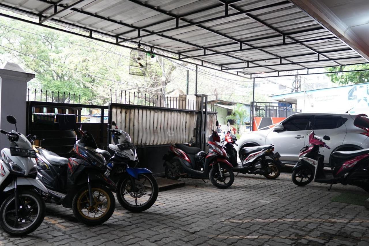 Cosmo Tanjung Duren Mitra Reddoorz Jakarta Exterior foto