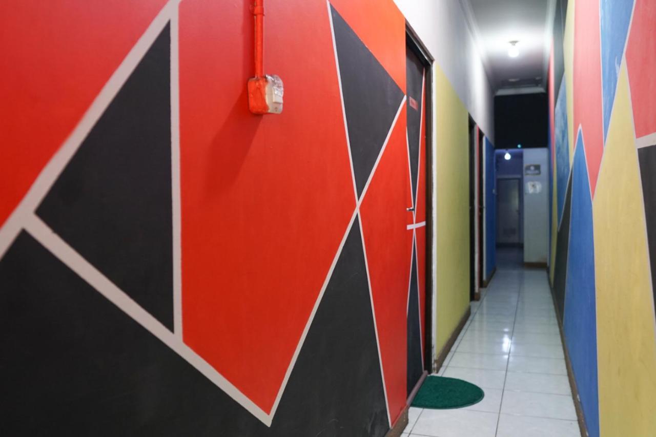 Cosmo Tanjung Duren Mitra Reddoorz Jakarta Exterior foto