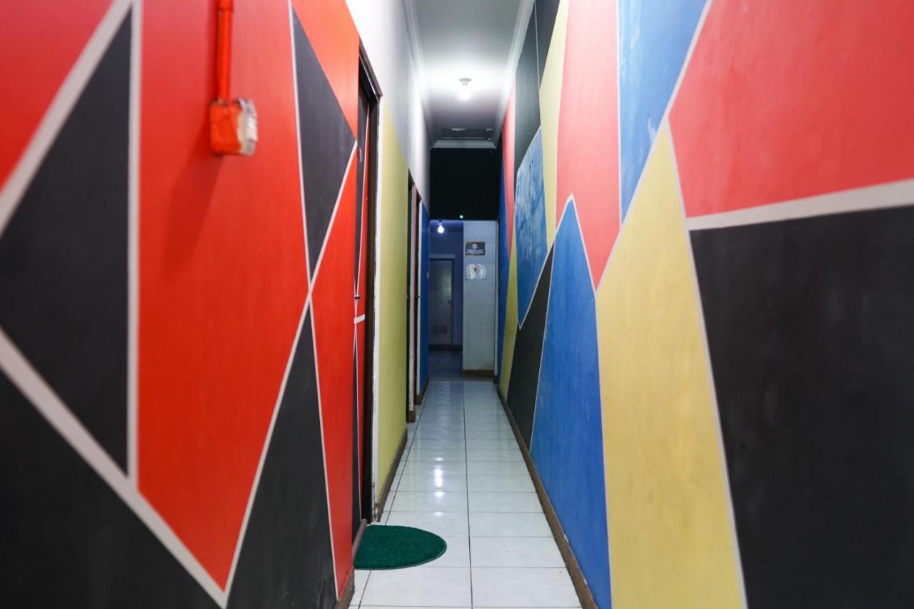 Cosmo Tanjung Duren Mitra Reddoorz Jakarta Exterior foto
